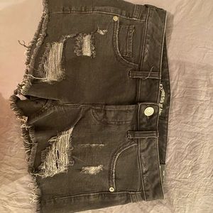 Express shorts with tags